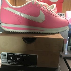 Baby pink Cortez
